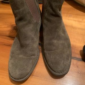 B’orn Forest green suede ankle boots